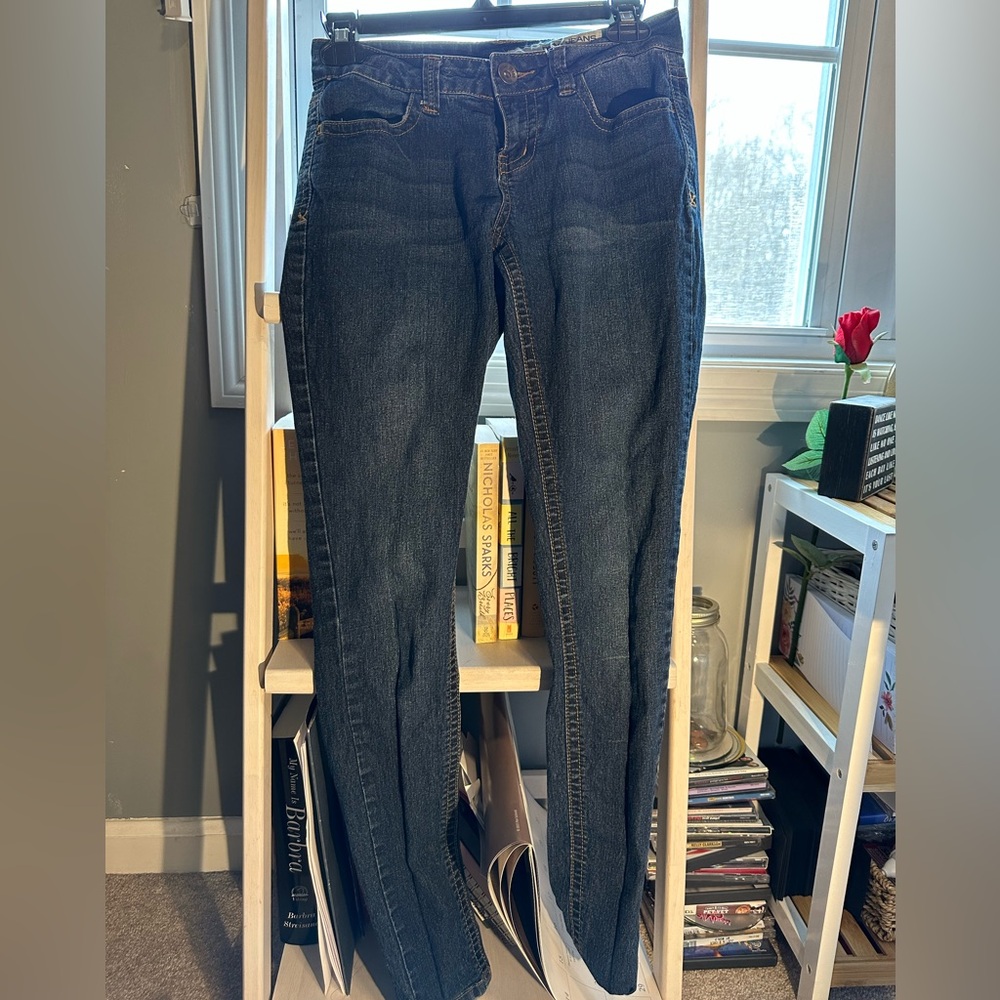 DKNY Size 2 Skinny Jeans